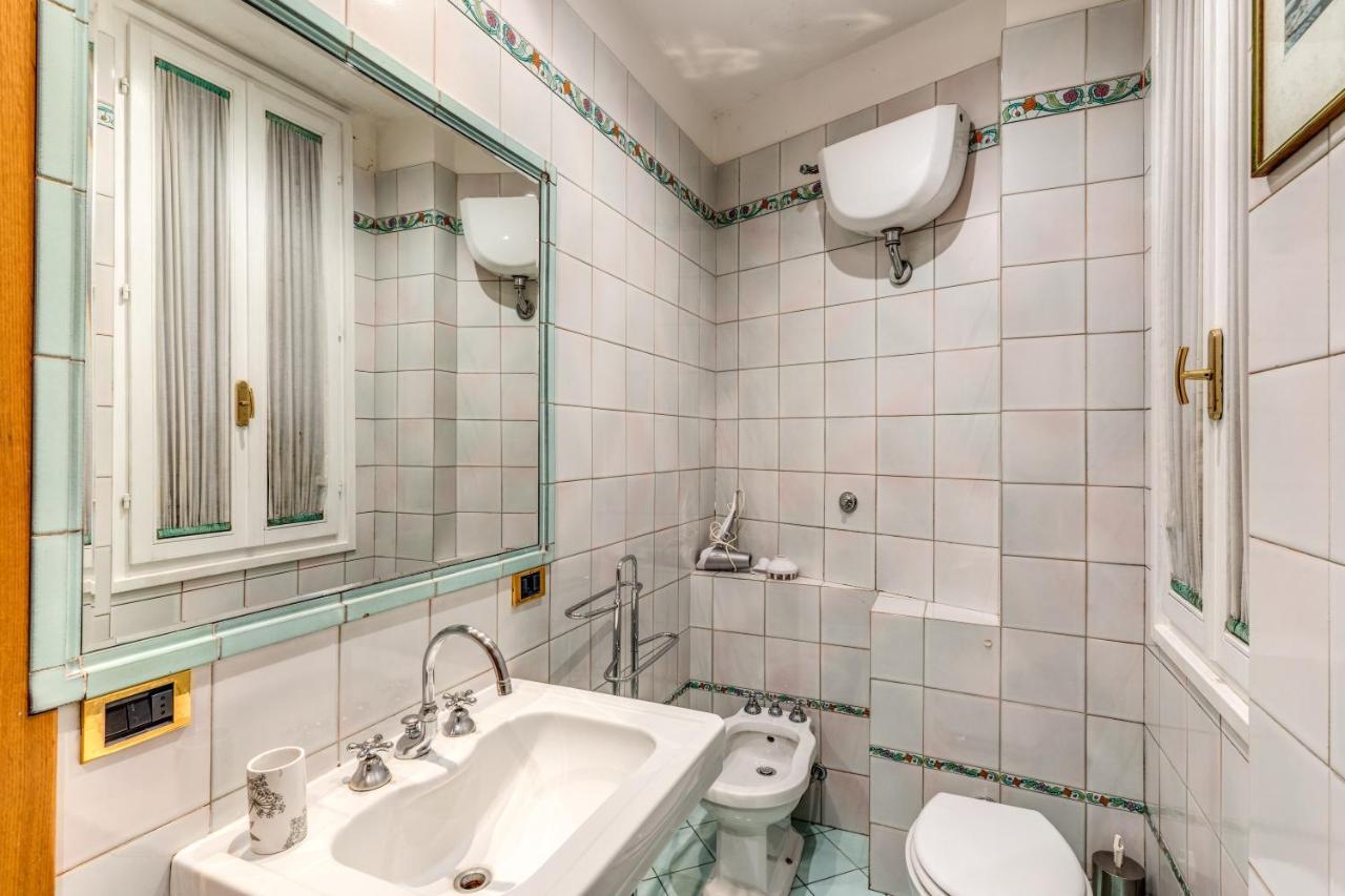 Lovely Flat By The Trevi Fountain Apartment Rome Bagian luar foto