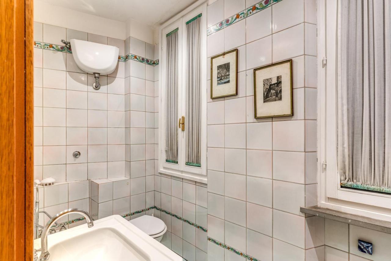 Lovely Flat By The Trevi Fountain Apartment Rome Bagian luar foto