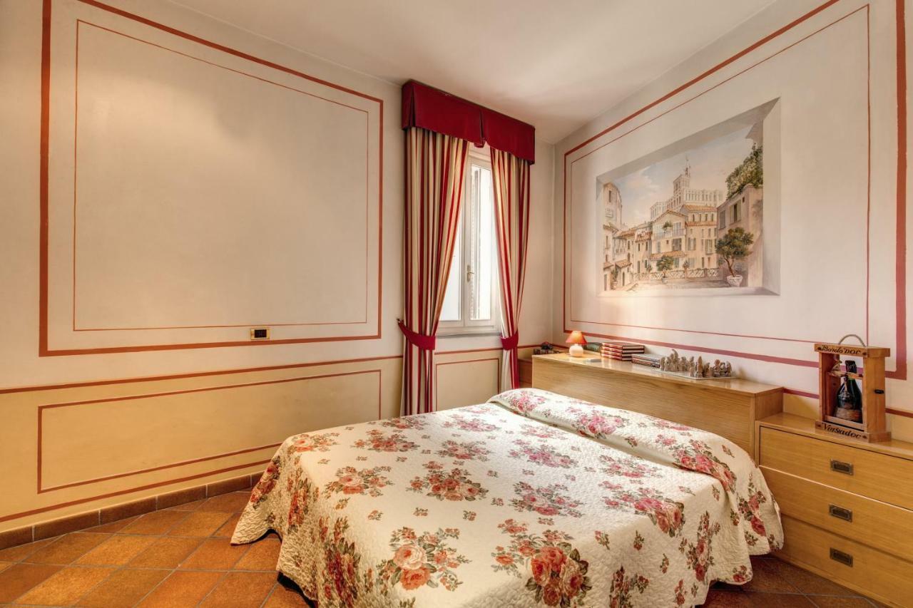 Lovely Flat By The Trevi Fountain Apartment Rome Bagian luar foto