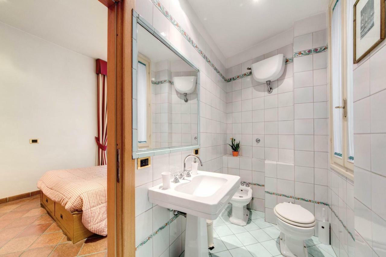 Lovely Flat By The Trevi Fountain Apartment Rome Bagian luar foto