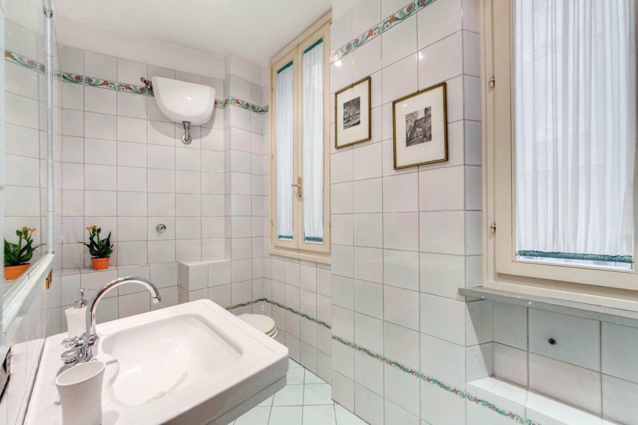 Lovely Flat By The Trevi Fountain Apartment Rome Bagian luar foto
